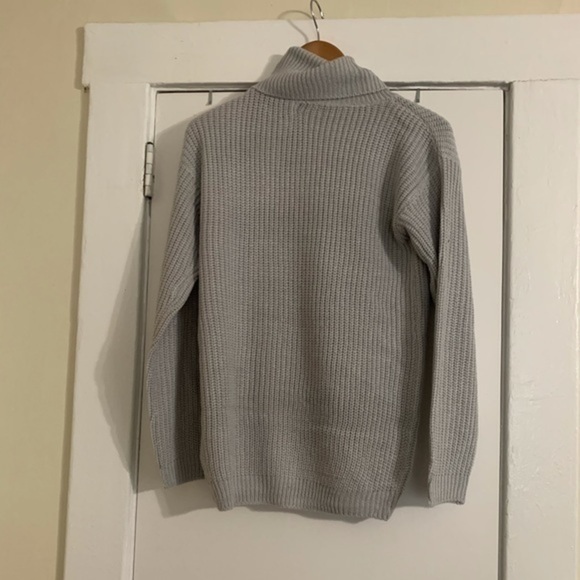 Nasty Gal Grey TurtleNeck Size Small - Picture 2 of 7